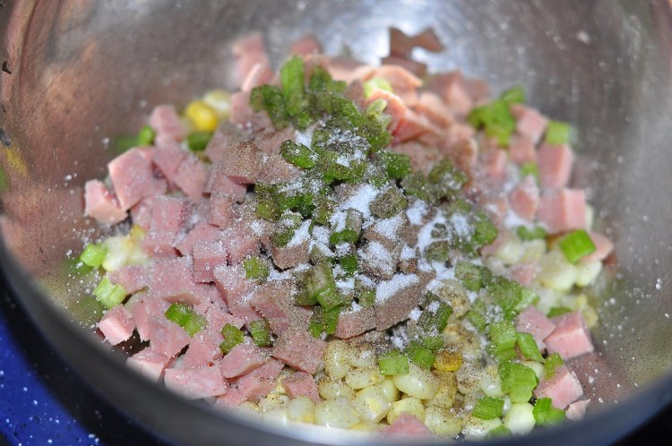 芹菜虾仁玉米蛋饼步骤6
