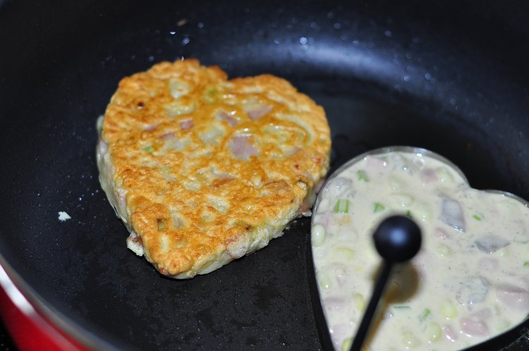 芹菜虾仁玉米蛋饼步骤9