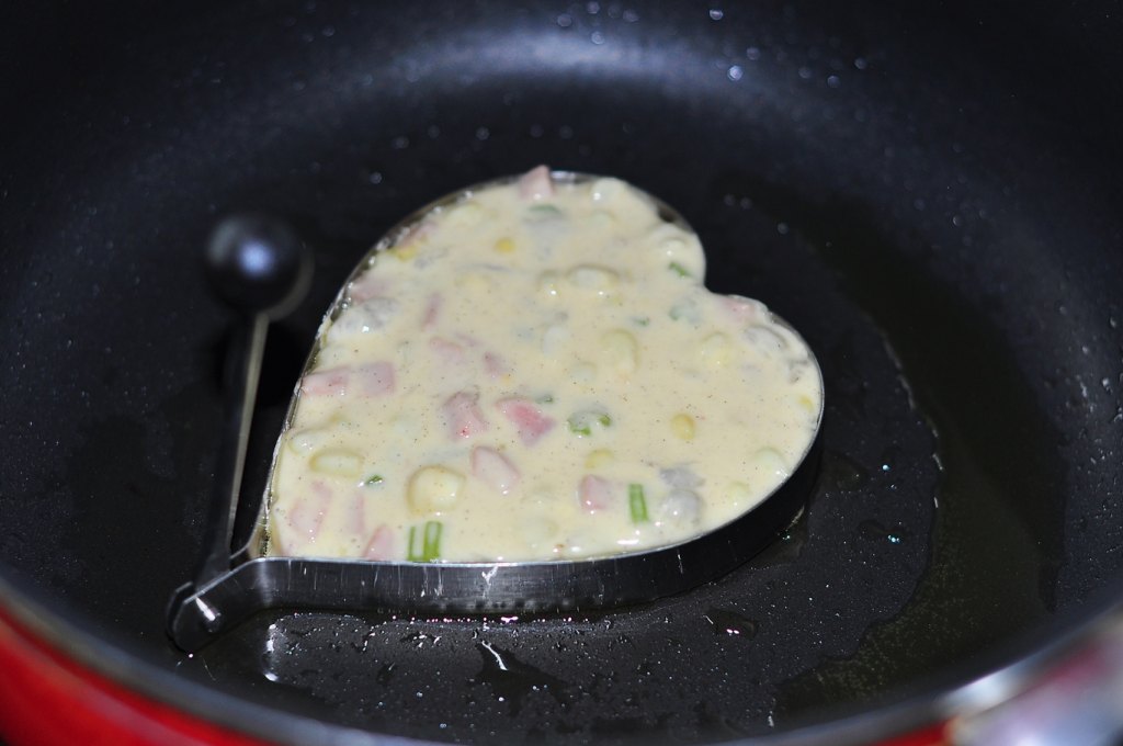 芹菜虾仁玉米蛋饼步骤8