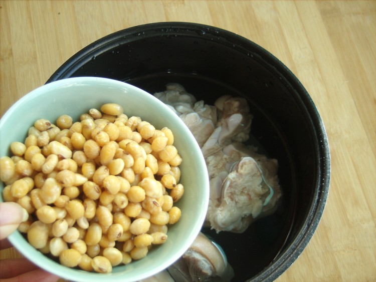 猪手黄豆汤步骤4