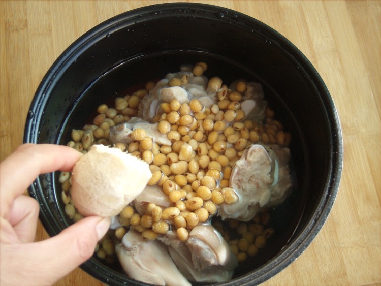 猪手黄豆汤步骤5