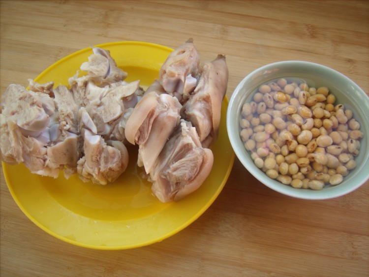 猪手黄豆汤步骤2