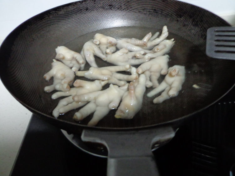 黄豆烧凤爪步骤2