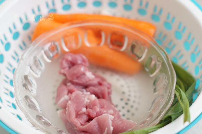 胡萝卜炒肉步骤1
