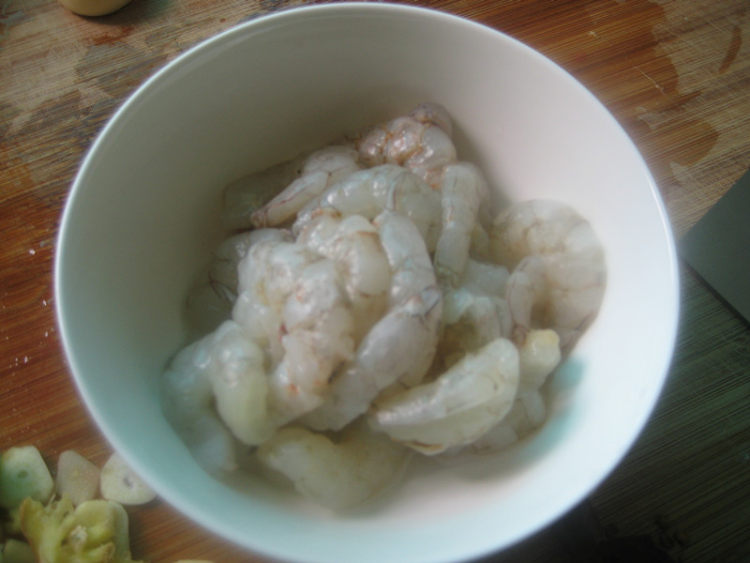 白菜虾仁步骤1