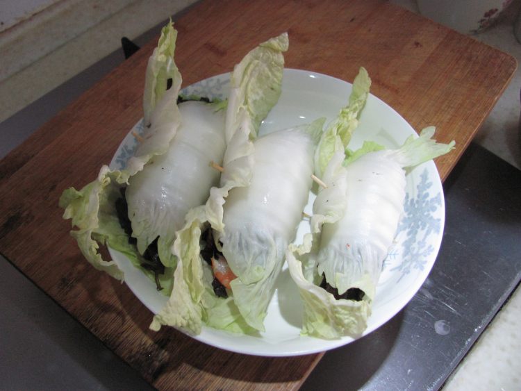 白菜虾仁卷步骤6