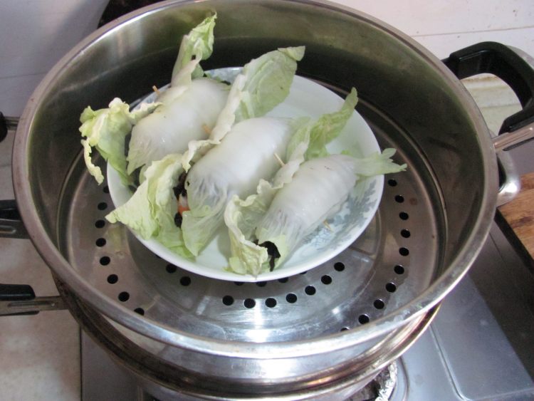 白菜虾仁卷步骤7
