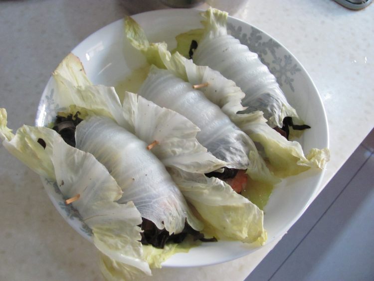 白菜虾仁卷步骤8