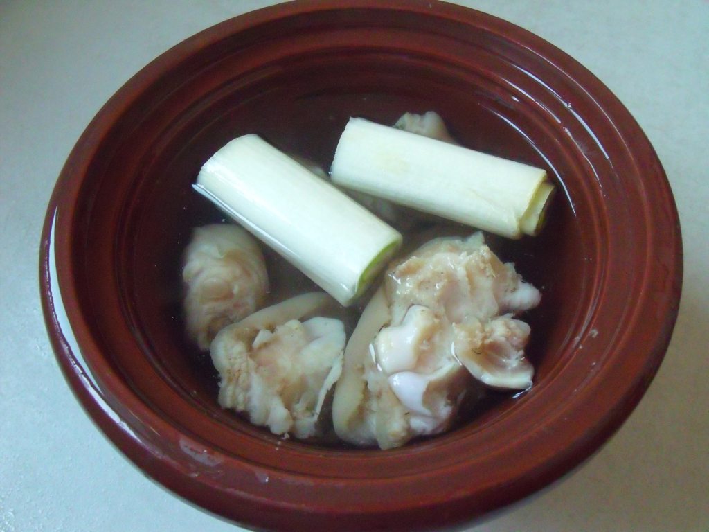黄豆蹄花汤步骤3