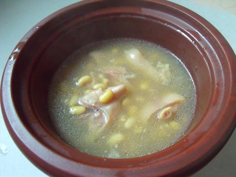 黄豆蹄花汤步骤5
