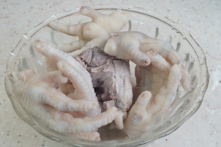 红豆花生米凤爪汤步骤3