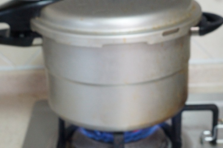 红豆花生米凤爪汤步骤7