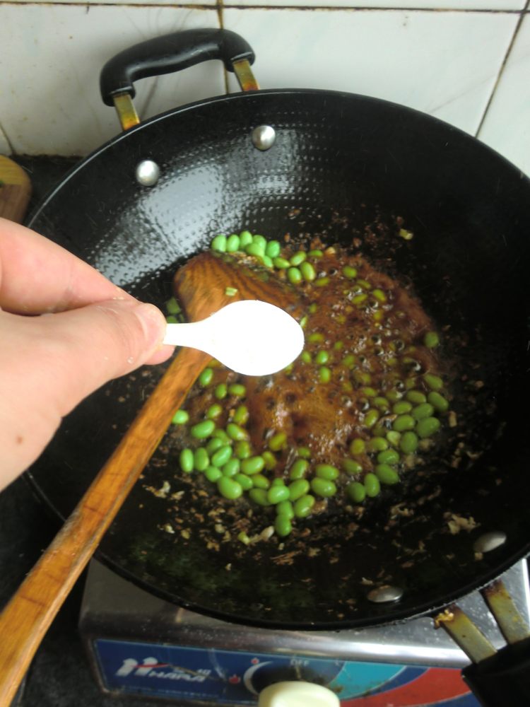 核桃仁炒鸡丁步骤8