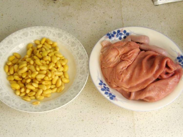 黄豆猪肚汤步骤1