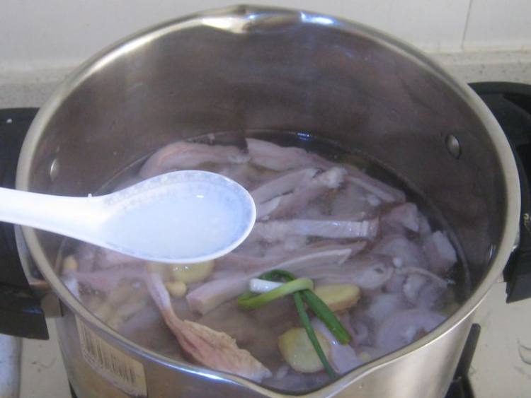 黄豆猪肚汤步骤10