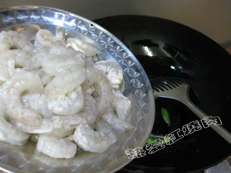 胡萝卜炒虾仁步骤6