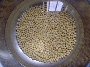 黄豆焖猪脚步骤1