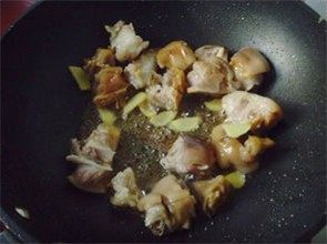 黄豆焖猪脚步骤7