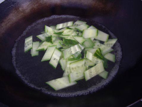 肉炒黄瓜片步骤3