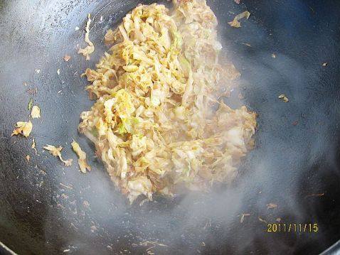 虾酱炒白菜步骤6