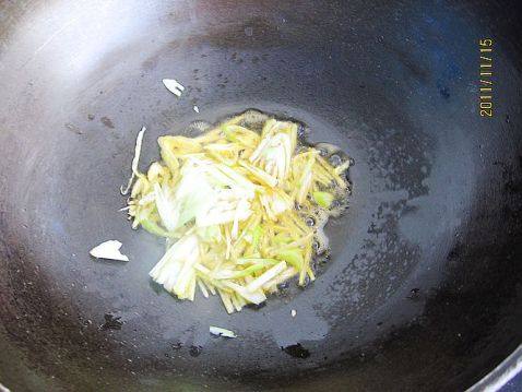 虾酱炒白菜步骤3