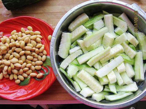 丝瓜黄豆步骤1