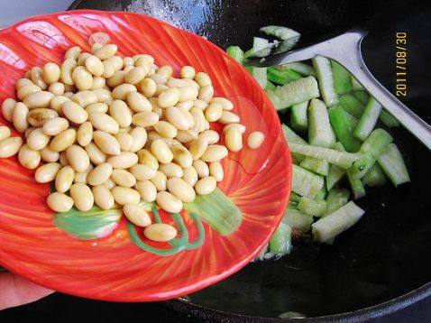 丝瓜黄豆步骤4