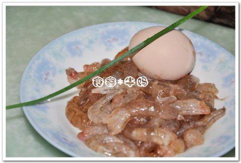 蛋白炒虾仁步骤1