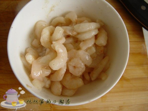 滑蛋虾仁步骤1