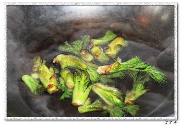 刺老芽炒鸡蛋步骤2