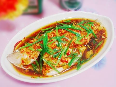 剁椒蒸鲈鱼步骤8