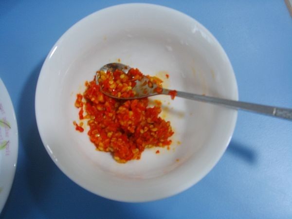 剁椒蒸鲈鱼步骤3