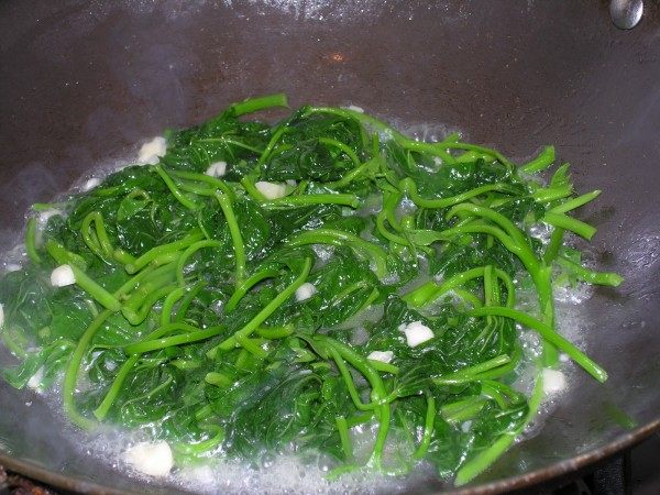 蒜蓉炒番薯叶步骤5