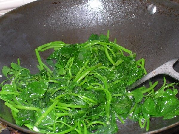 蒜蓉炒番薯叶步骤4