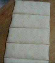 燕麦香葱芝麻卷步骤8