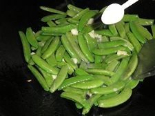 蒜香甜豆步骤4