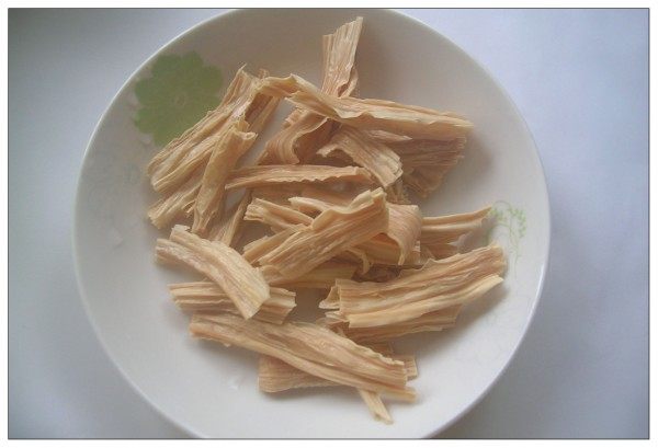 菠菜粉丝拌腐竹步骤1