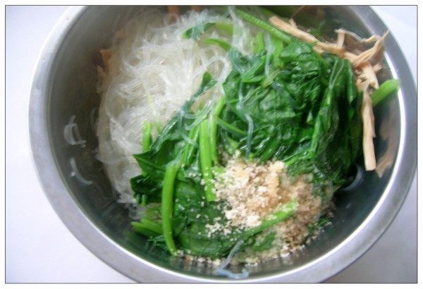 菠菜粉丝拌腐竹步骤7