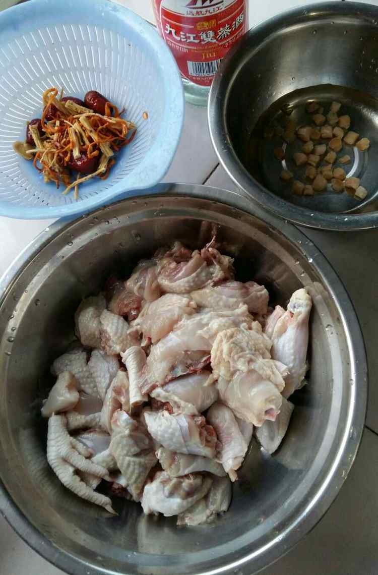 姜酒煲鸡汤步骤2