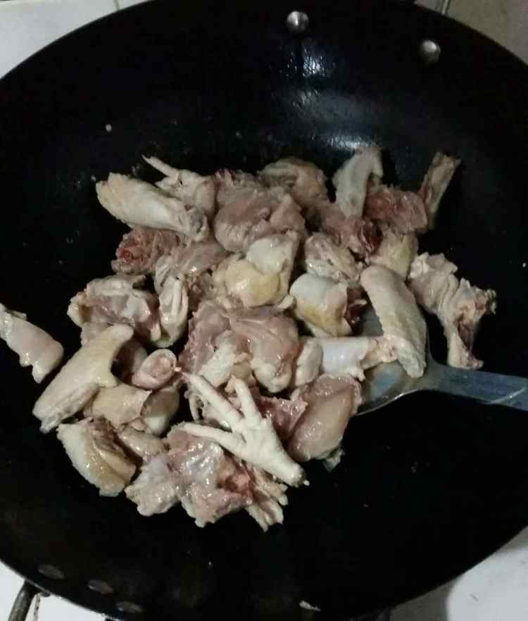 姜酒煲鸡汤步骤5