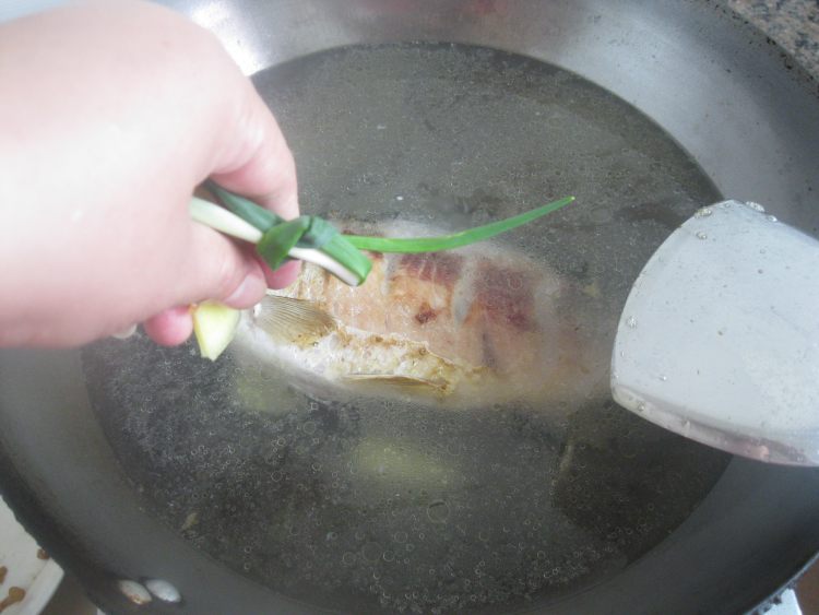 木瓜红枣鲫鱼汤步骤7