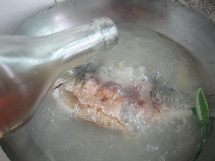 木瓜红枣鲫鱼汤步骤9