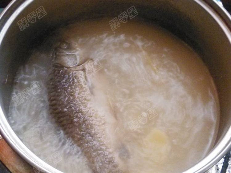 木瓜枸杞鲫鱼汤步骤8