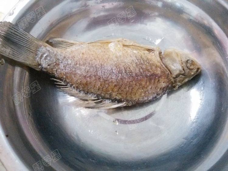 木瓜枸杞鲫鱼汤步骤5