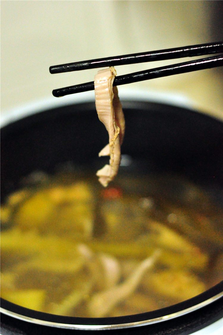 茯苓肚煲鸡步骤5
