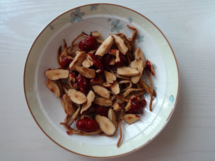红枣冬菇蒸鸡步骤6
