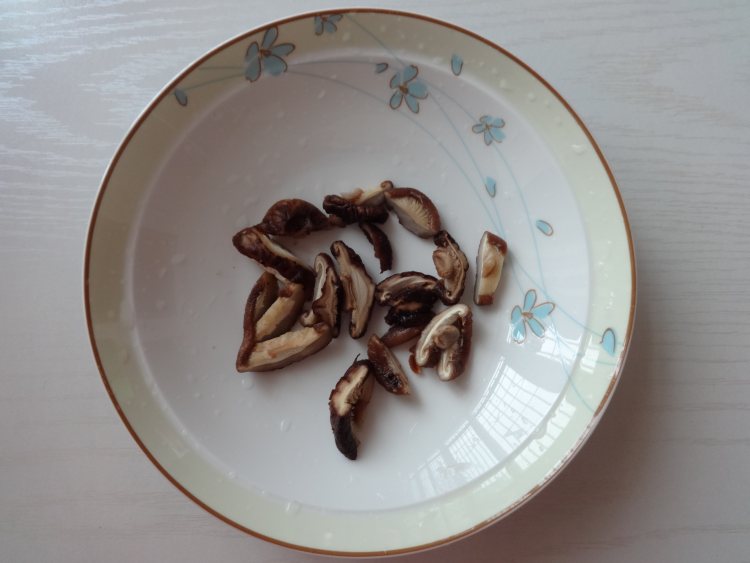 红枣冬菇蒸鸡步骤5