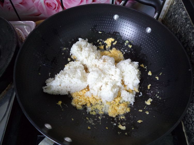 月子姜炒饭步骤7