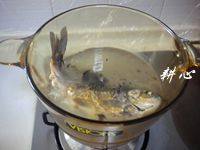 酸梅鲫鱼汤步骤6