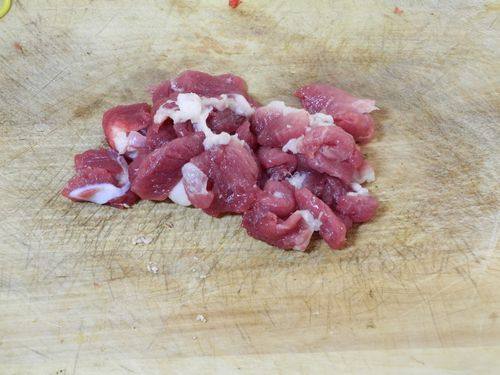 韭黄猪肉炒鸡蛋步骤1